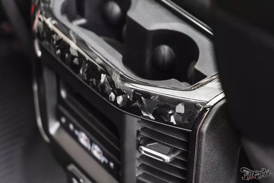 Dodge Ram TRX. Шумоизоляция, постройка топовой музыкальной системы, перетяжка потолка в алькантару и кованый карбон.